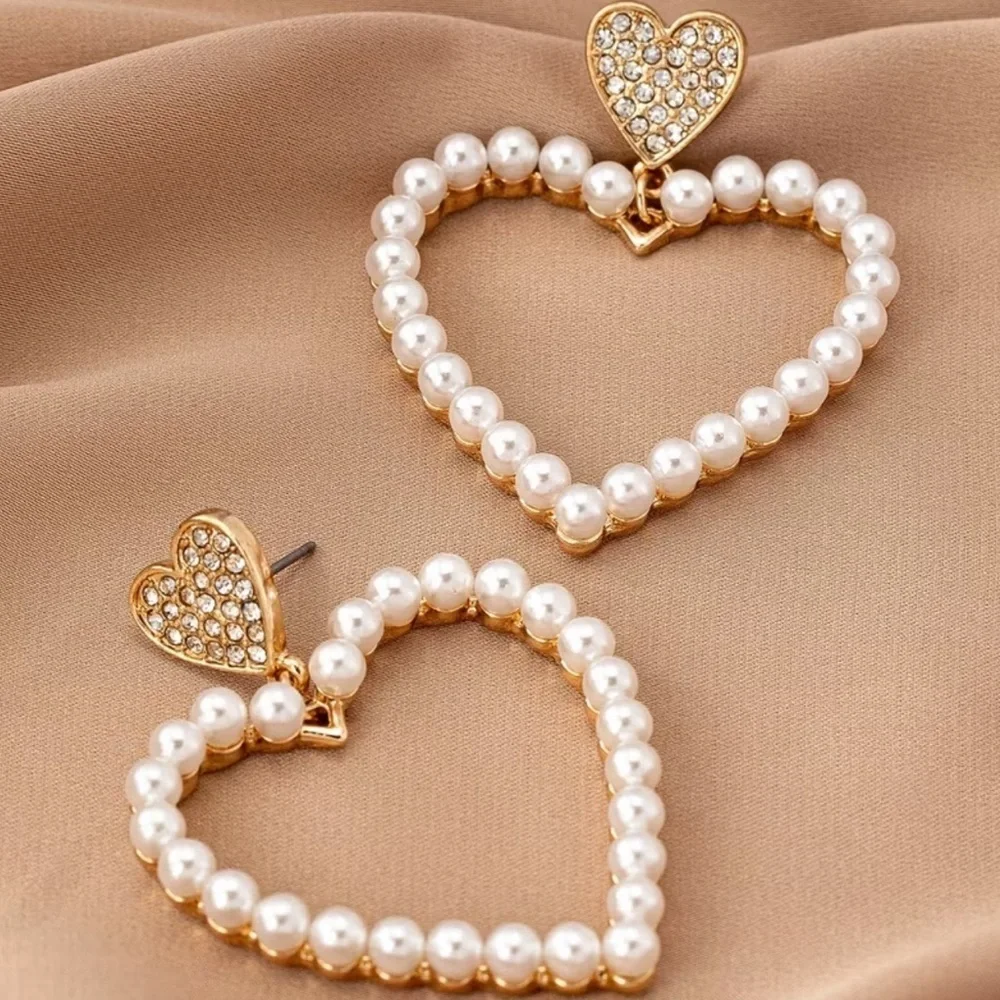 NEW Elegant Romantic Gold and Pearl Heart Earrings. Cute Heart earrings 🤍 - Picture 4 of 5